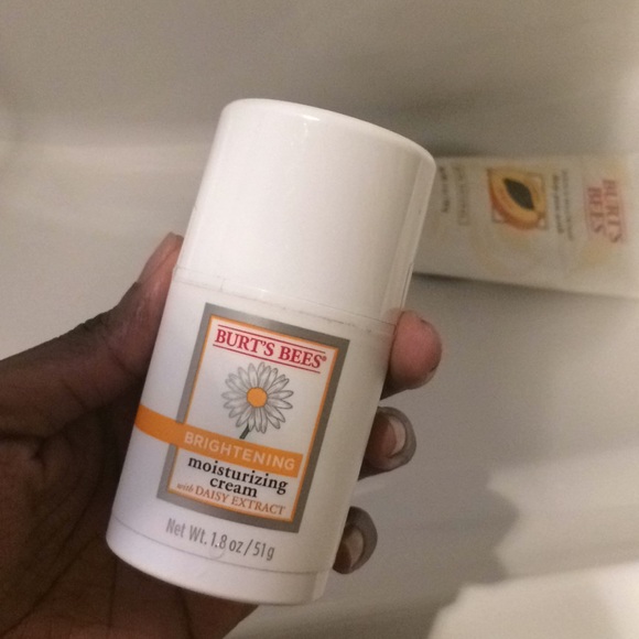 Burt’s Bees skin care set - Picture 4 of 8